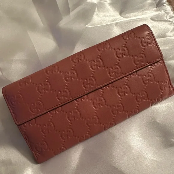 Gucci Guccissima Snapped Wallet